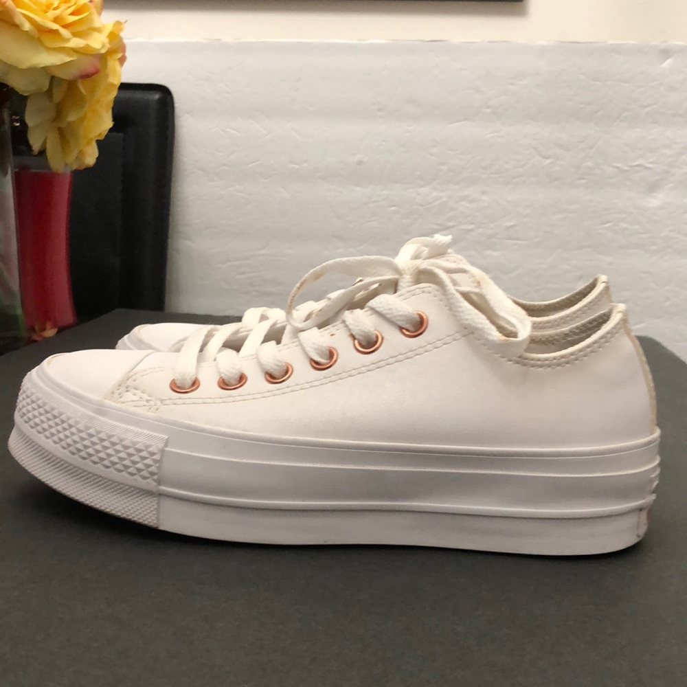 CONVERSE ALL STAR CHUCK TAYLOR SNEAKERS WOMENS SIZE 6